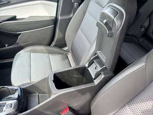 Used 2025 Chevrolet Trax LT w/ LT Convenience Package FWD image 20