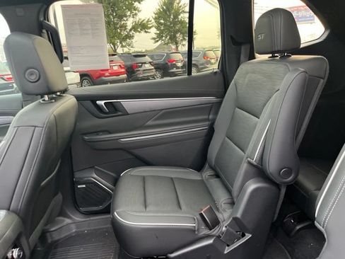 Used 2025 Buick Enclave Sport Touring w/ Power Package FWD image 14