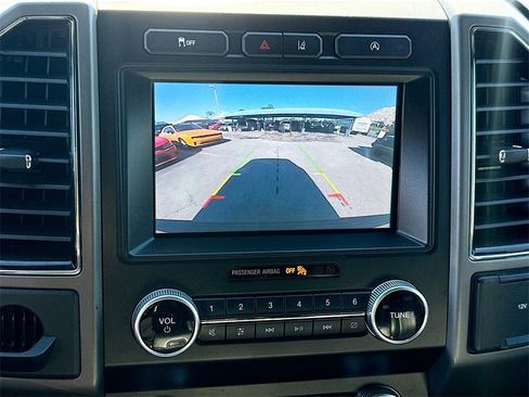 Used 2021 Ford Expedition XLT image 15