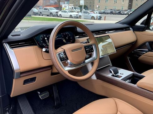 New 2026 Land Rover Range Rover Long Wheelbase SE AWD/4WD image 8