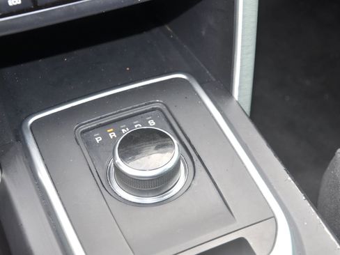Used 2017 Land Rover Discovery Sport SE image 18