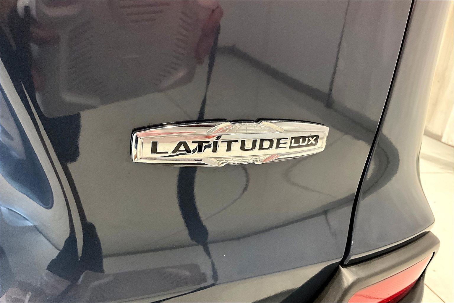 Used 2021 Jeep Cherokee Latitude Lux w/ Comfort/Convenience Group FWD image 24