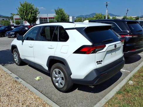 Used 2021 Toyota RAV4 LE AWD/4WD image 3
