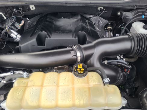 Certified 2019 Ford F150 XLT w/ Equipment Group 302A Luxury image 22