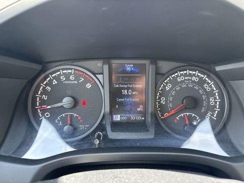 Used 2023 Toyota Tacoma SR AWD/4WD image 9