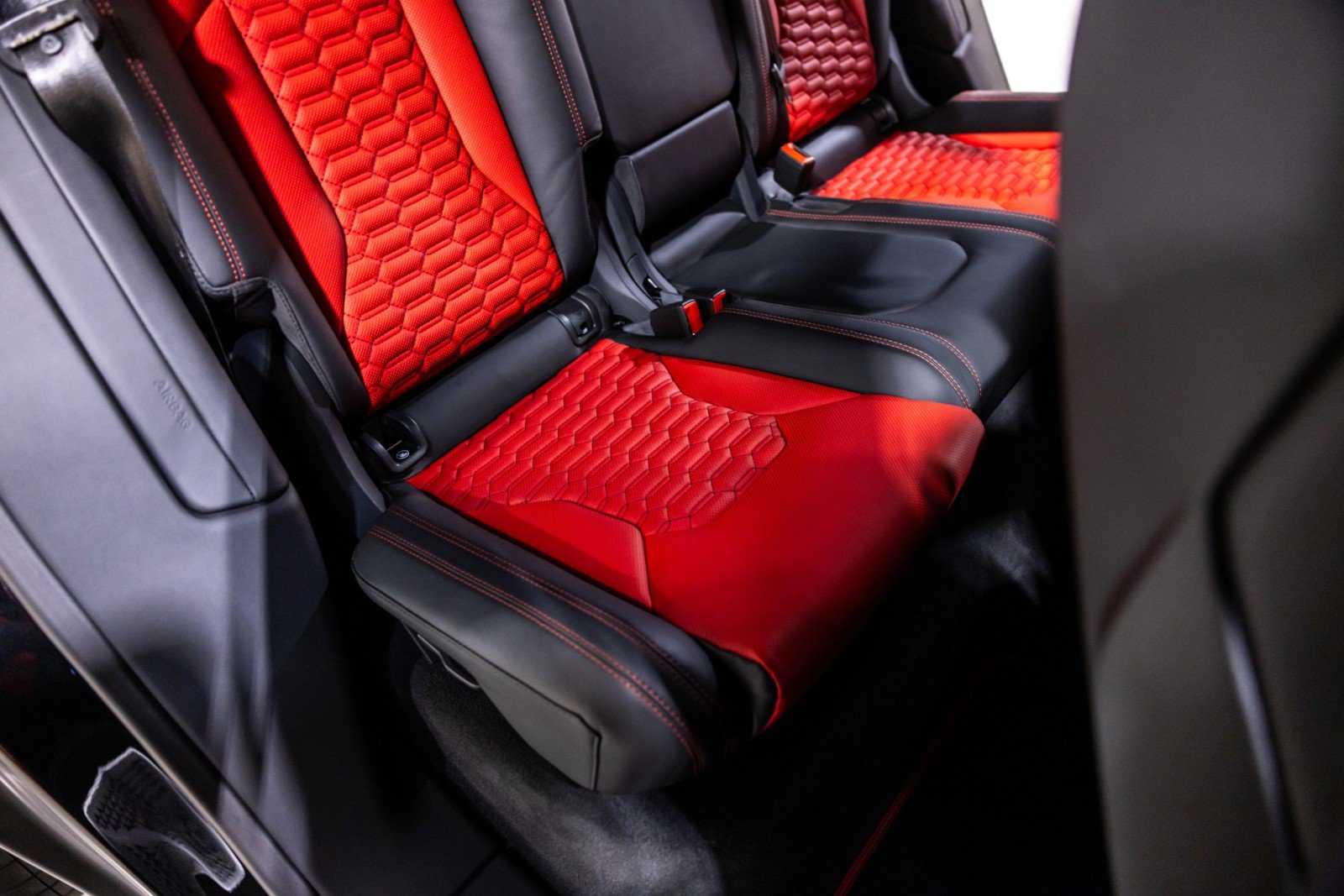 Used 2020 Lamborghini Urus AWD/4WD image 32