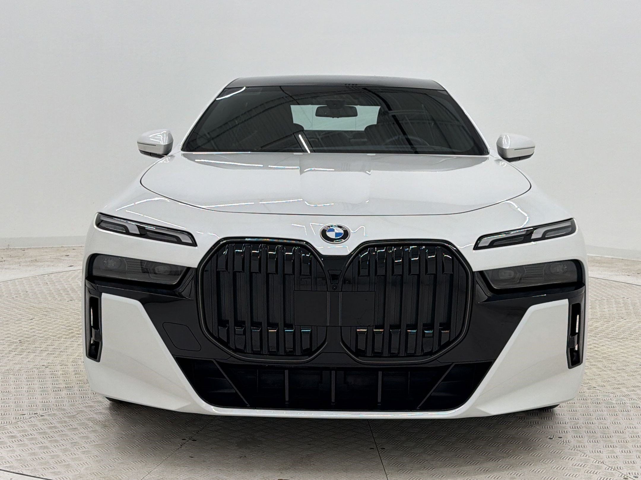 Used 2025 BMW 760i xDrive AWD/4WD image 6