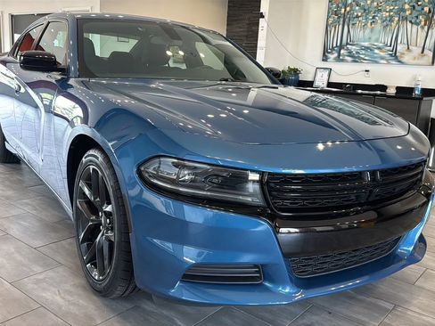 Used 2022 Dodge Charger SXT w/ Blacktop Package RWD image 2
