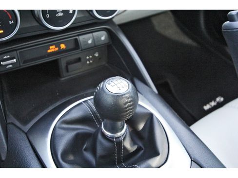 Used 2021 MAZDA MX-5 Miata RF Grand Touring RWD image 21