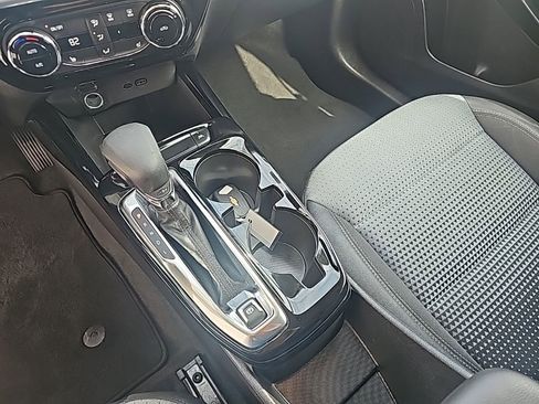 Used 2025 Chevrolet Trax LT w/ LT Convenience Package image 18