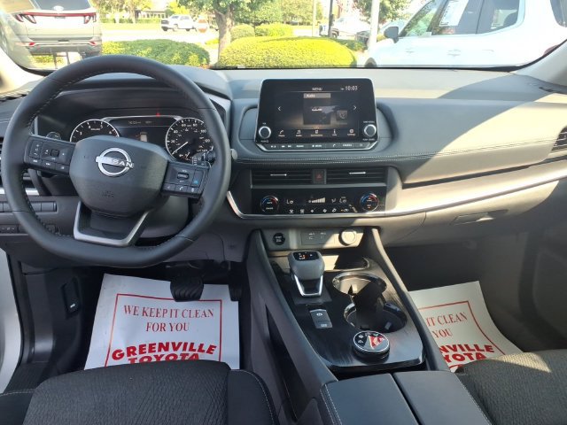 Used 2025 Nissan Rogue SV AWD/4WD image 9