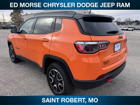 New 2026 Jeep Compass Trailhawk w/ Sun, Sound & Navigation Group AWD/4WD image 6