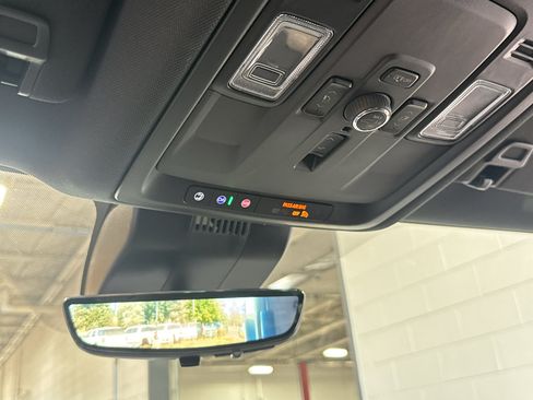 Used 2025 Chevrolet Suburban High Country AWD/4WD image 38