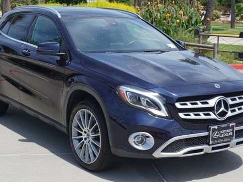 Used 2018 Mercedes-Benz GLA 250 4MATIC image 3
