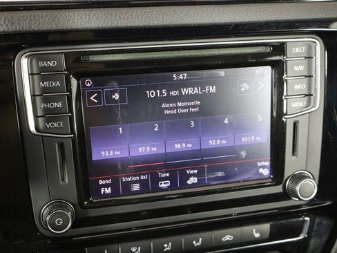 Used 2017 Volkswagen Jetta GLI FWD image 33