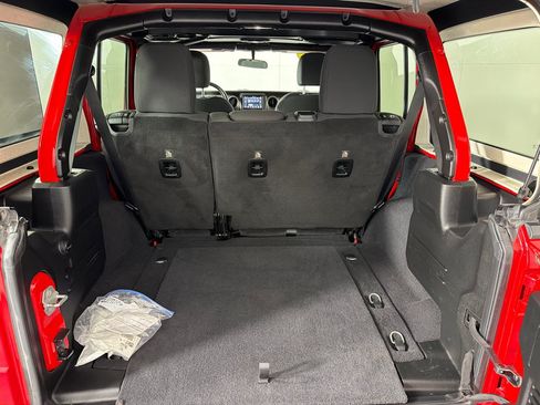 Used 2018 Jeep Wrangler Unlimited Sport S AWD/4WD image 19