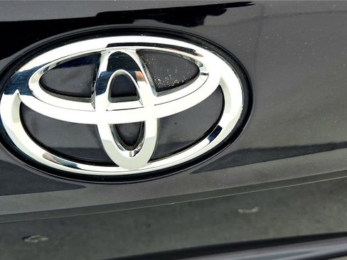 Used 2022 Toyota Highlander XLE AWD/4WD image 13