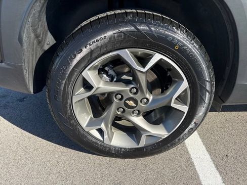 Used 2025 Chevrolet Trax LT w/ LT Convenience Package FWD image 12