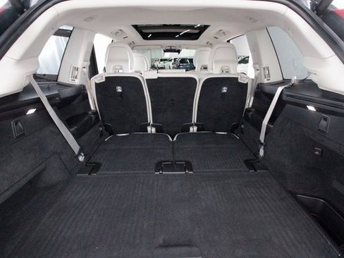 Certified 2022 Volvo XC90 T6 Momentum image 30