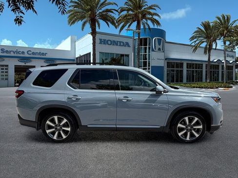 Used 2024 Honda Pilot Touring image 9