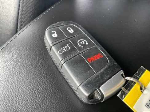Used 2021 Jeep Grand Cherokee Limited AWD/4WD image 12