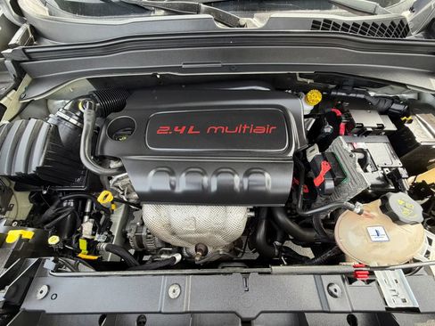 Used 2017 Jeep Renegade Latitude AWD/4WD image 27
