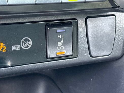 Used 2022 Toyota RAV4 XLE Premium AWD/4WD image 19