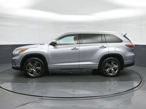 Used 2016 Toyota Highlander Limited w/ Driver Technology Package AWD/4WD image 4