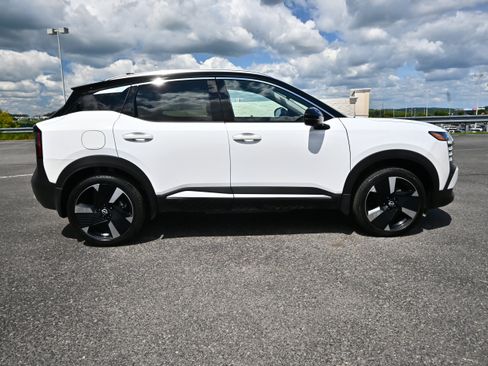 Certified 2026 Nissan Kicks SR w/ SR Premium Package AWD/4WD image 5