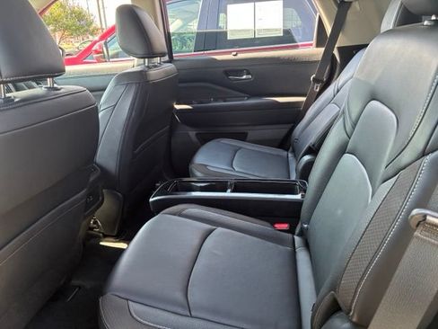 Certified 2025 Nissan Pathfinder SL w/ SL Premium Package FWD image 17