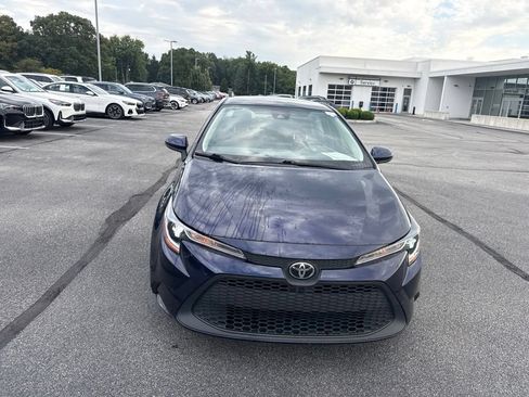 Used 2021 Toyota Corolla LE FWD image 2