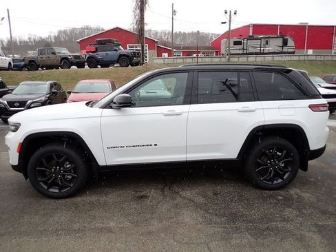 New 2025 Jeep Grand Cherokee Limited w/ MOPAR Finishing Package AWD/4WD image 2