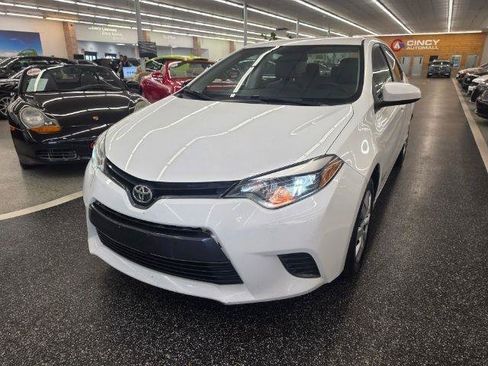 Used 2015 Toyota Corolla LE FWD image 1