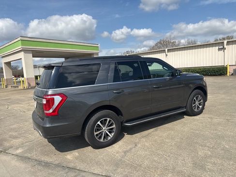 Used 2018 Ford Expedition XLT w/ Equipment Group 202A image 9