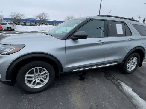 Used 2025 Ford Explorer Active AWD/4WD image 6