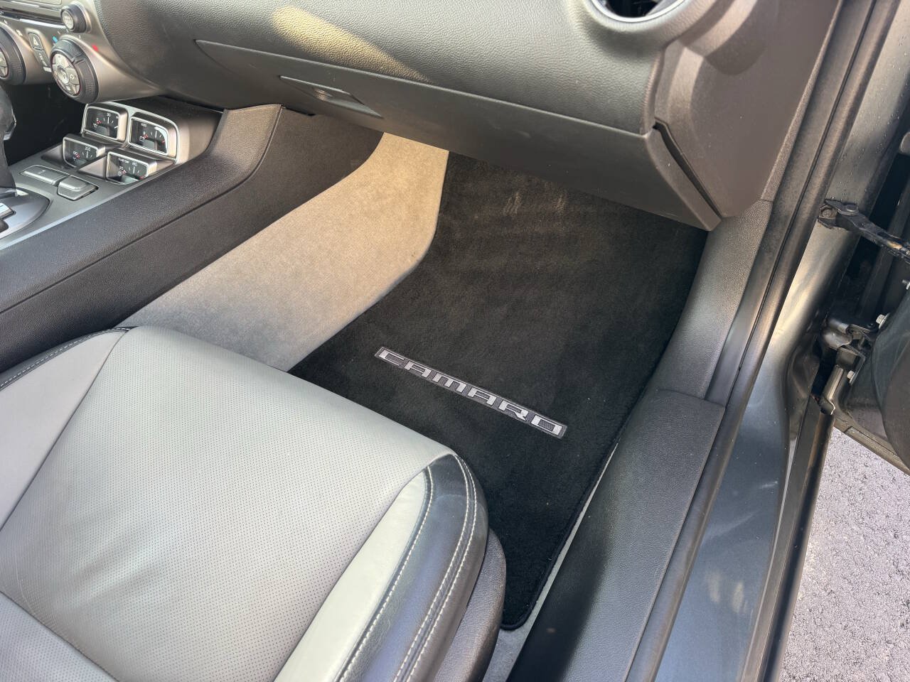 Used 2010 Chevrolet Camaro LT RWD image 19