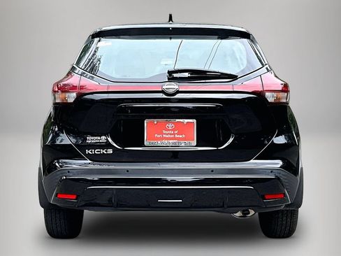 Used 2022 Nissan Kicks S FWD image 6