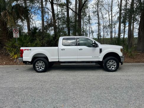 Used 2019 Ford F250 Lariat w/ Lariat Ultimate Package image 3