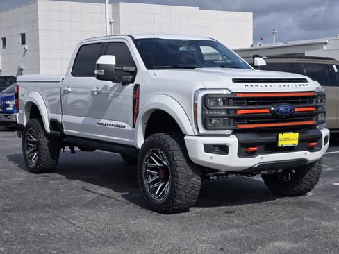 Used 2023 Ford F250 Lariat w/ Lariat Ultimate Package AWD/4WD image 3