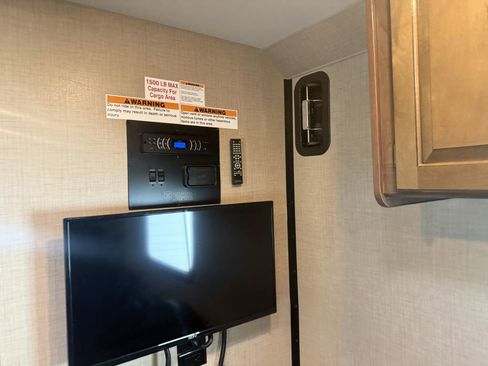 Used 2017 Ford E-450 and Econoline 450 Super Duty w/ Motorhome Prep Package RWD image 53