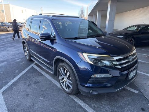 Used 2017 Honda Pilot Touring image 3