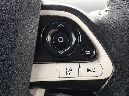 Used 2016 Toyota Prius Four image 15