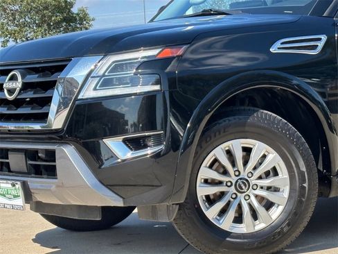 Used 2023 Nissan Armada SV image 3