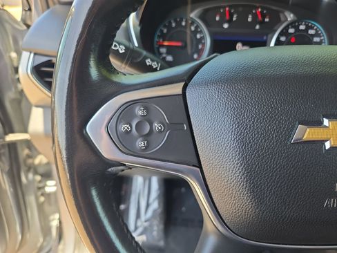 Used 2021 Chevrolet Traverse LT AWD/4WD image 17