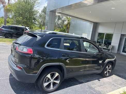 Used 2020 Jeep Cherokee Limited FWD image 3