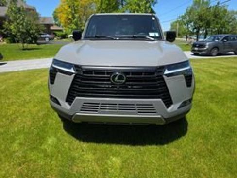 Used 2025 Lexus GX 550 AWD/4WD image 2