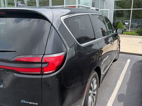 Used 2023 Chrysler Pacifica Limited FWD image 7