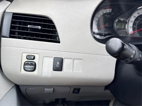 Used 2012 Toyota Sienna SE FWD image 25