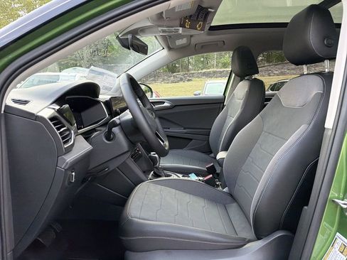 New 2026 Volkswagen Taos SE FWD image 11