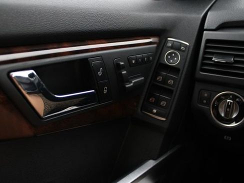 Used 2011 Mercedes-Benz GLK 350 4MATIC image 26